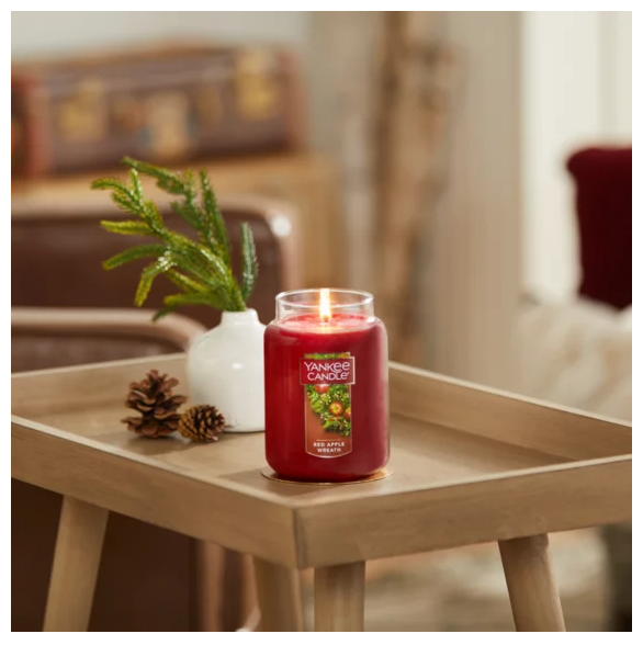 Yankee Candle Red Apple Wreath Scented, Classic 22oz Large Jar Single Wick Candle, Over 110 Hours of Burn Time, Christmas | Holiday Candle